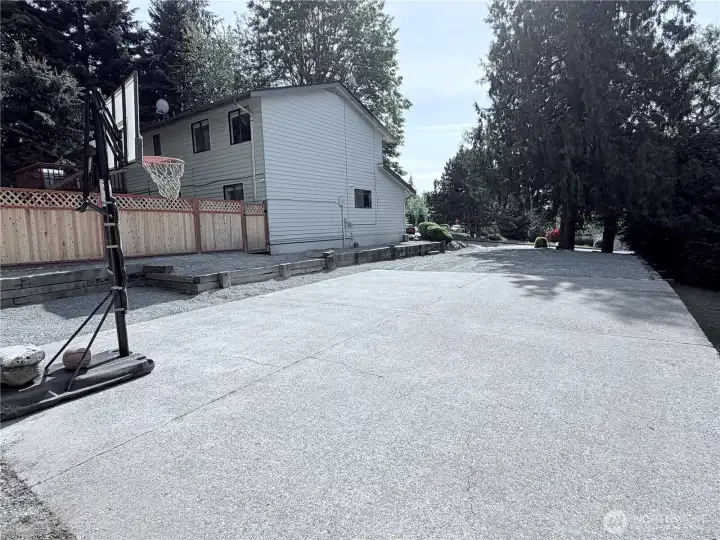 court side, rv parking