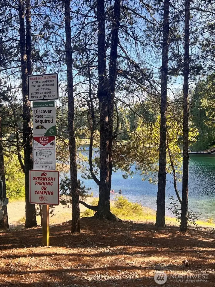 Maggie Lake Public park