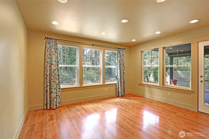 Primary bedroom w/ walk in closet, ensuite 3/4 bath and access to back deck. Primary bedroom w/ walk in closet, ensuite 3/4 bath and access to back deck.