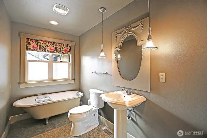 Guest bath w/ clawfoot soaking tub. Guest bath w/ clawfoot soaking tub.