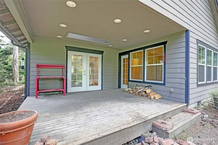 Covered back deck w/ skylight. Covered back deck w/ skylight.