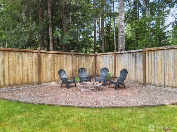 Corner of the home for a fire pit and sitting area.