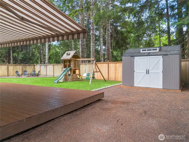 Side yard with gates that open up - you could park your Rv or boat back here.