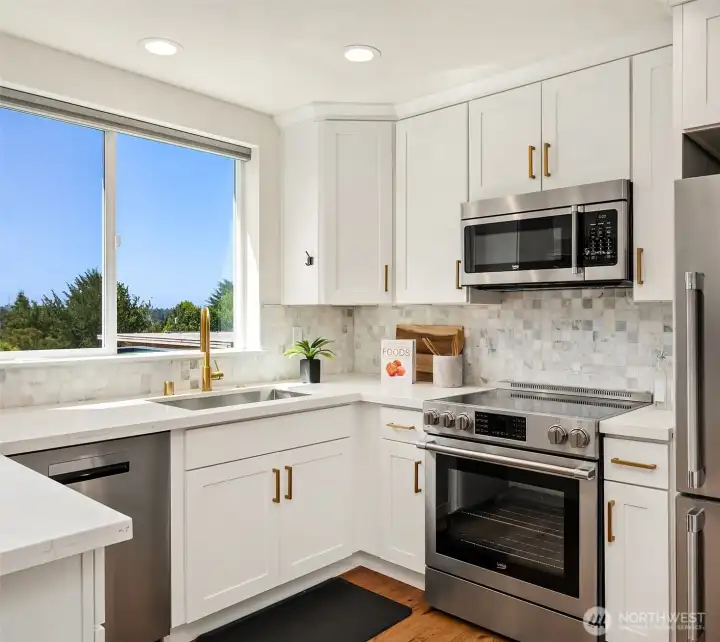 Take in the territorial views as you're doing the dishes! Take in the territorial views as you're doing the dishes!