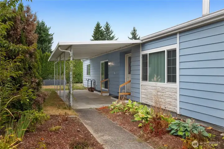 Convenient covered awning - enjoy the outdoors rain or shine!
