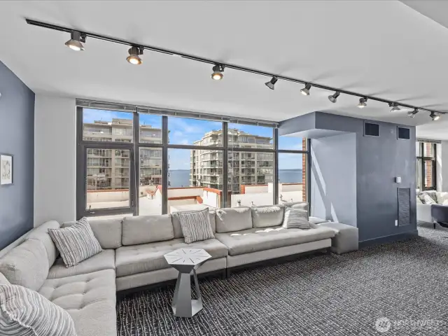 Owner's lounge is so inviting!