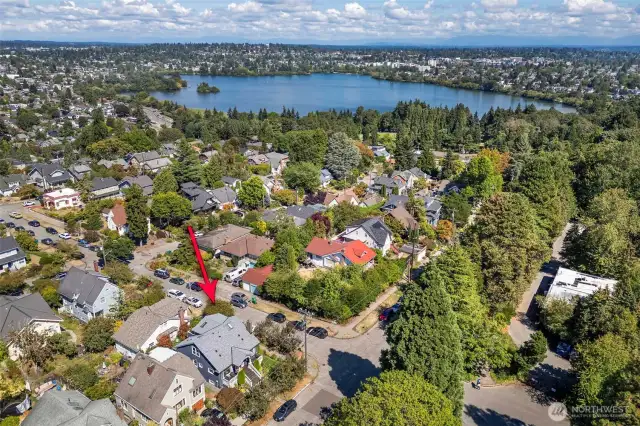 Minutes from Green Lake.