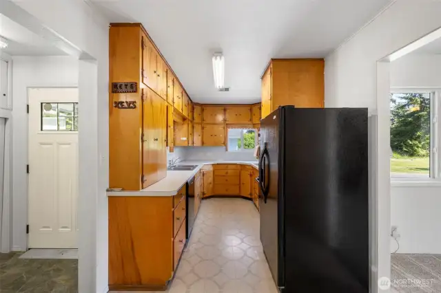 Real chefs love a kitchen where everything is within reach.