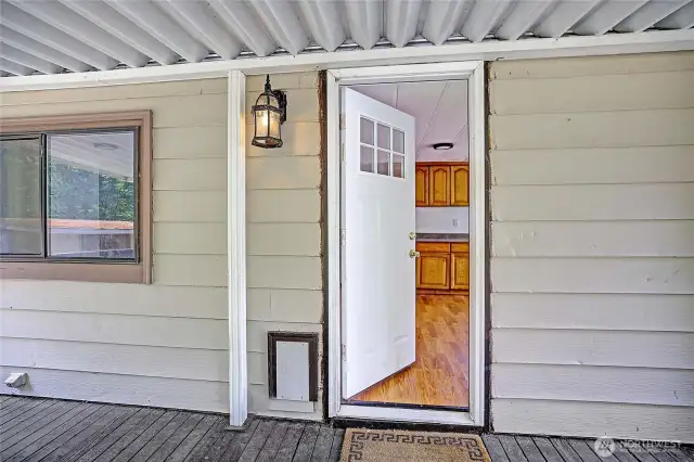 Large, covered entry way!