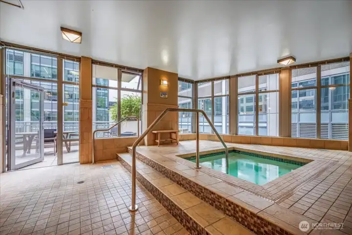 Jacuzzi on the 9th floor