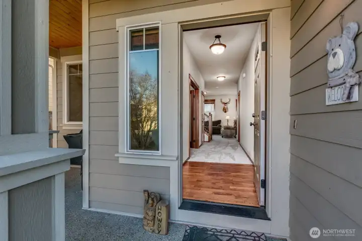 Covered patio and entryway.