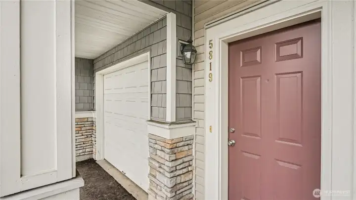 Welcome to this bright and inviting 2-bedroom, 1-bath condo in the desirable Windward Cove community in The Lakes.