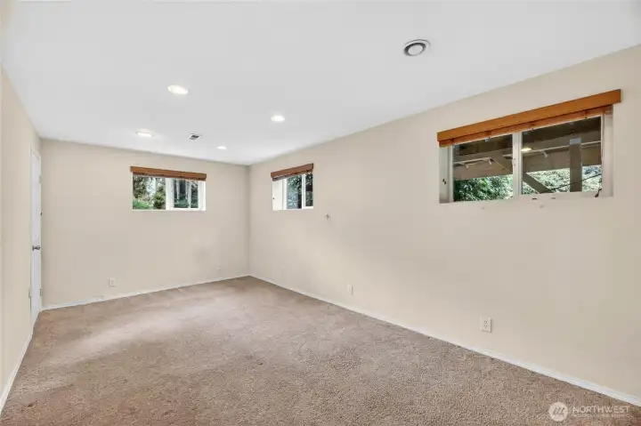 2ND BONUS ROOM  Carpeted / Recessed lights / Window with blinds