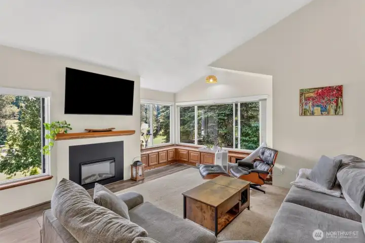 Corner nook w/built ins add to storage. Corner nook w/built ins add to storage.