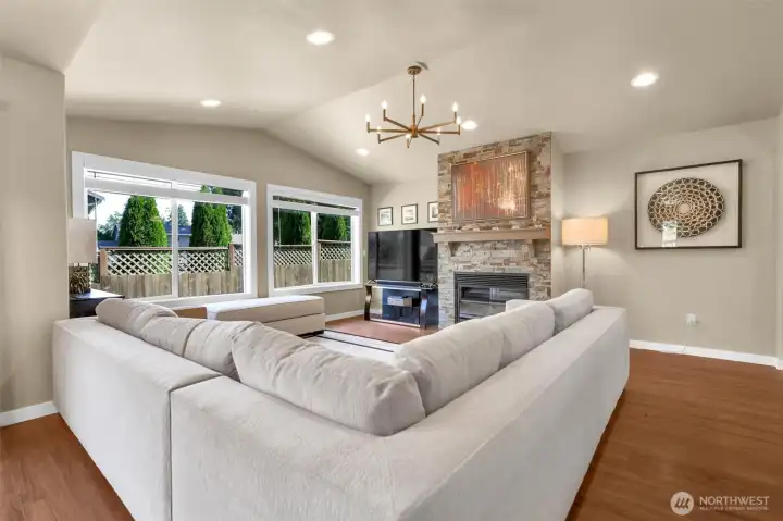 Light-filled spaces create an atmosphere that's both comfortable and uplifting. Light-filled spaces create an atmosphere that's both comfortable and uplifting.