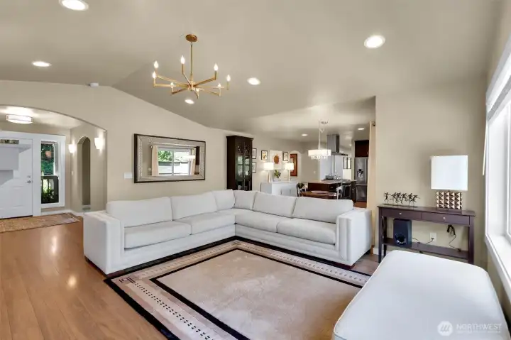 Whether entertaining or unwinding, this space feels just right. Whether entertaining or unwinding, this space feels just right.