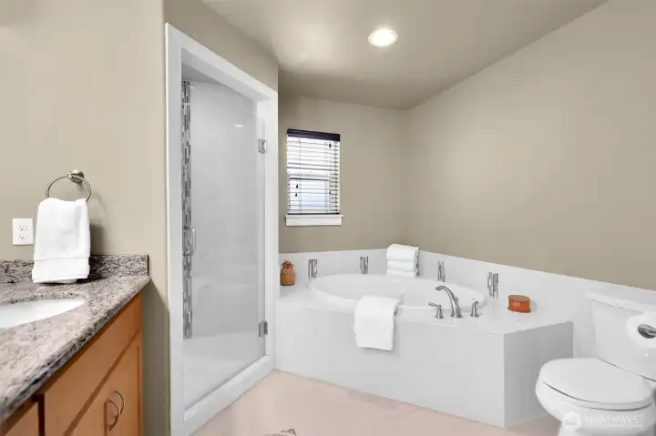 The spa-inspired bath turns everyday routines into moments of relaxation. The spa-inspired bath turns everyday routines into moments of relaxation.