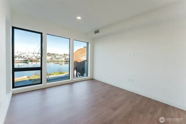 Second bedroom.