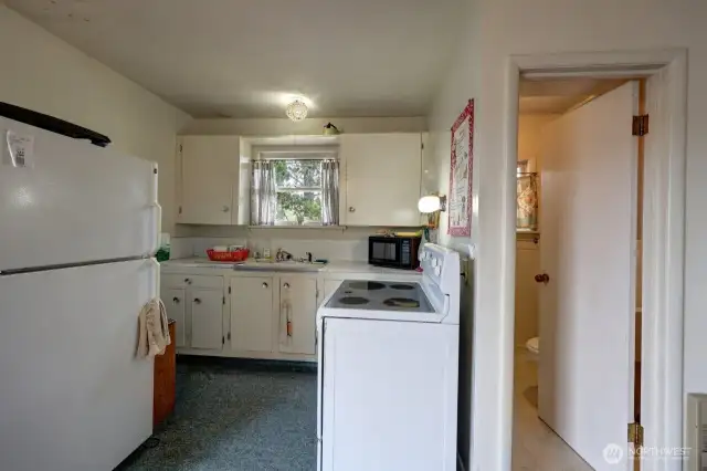Kitchen with the doorway to the bathroom