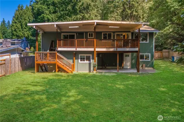 Huge back deck over a nice fully fenced backyard.