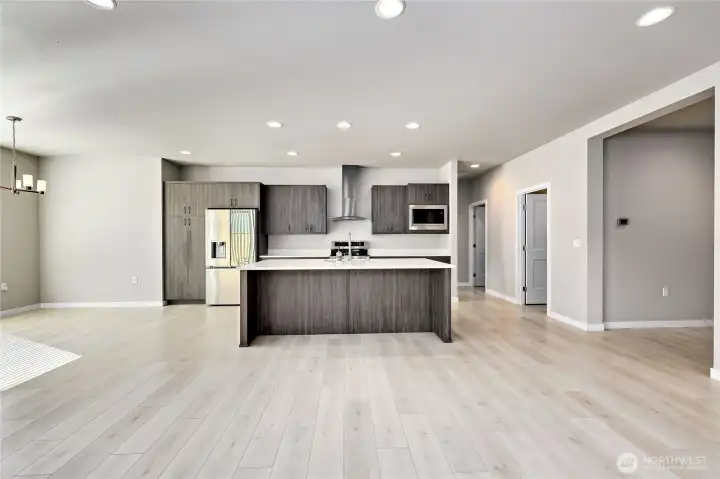 Large Island with Breakfast Bar