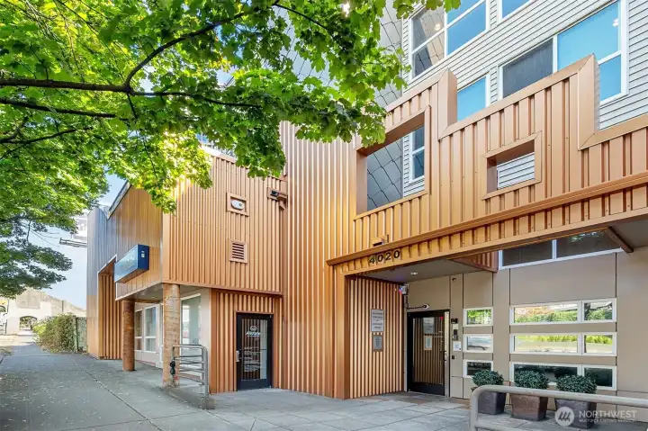 Modern condo in a secure, well-maintained building.