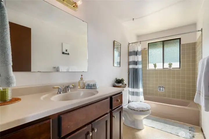 Main Floor Full Bath
