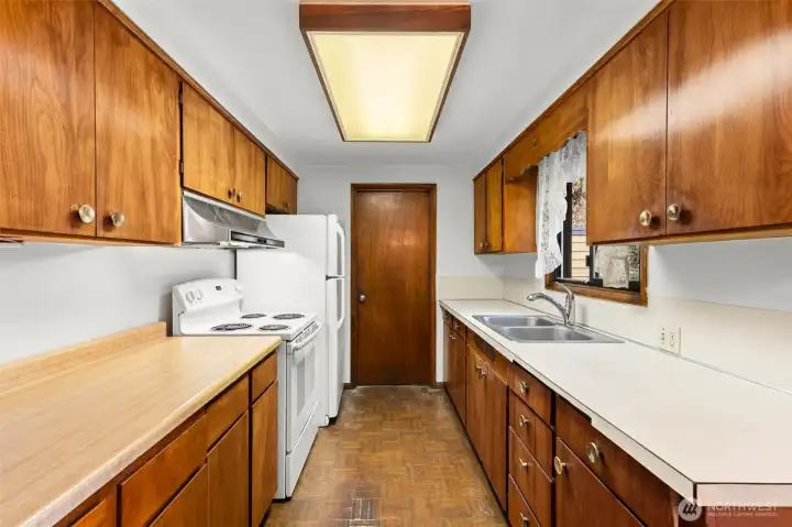 Classic original kitchen inclueds range/oven and refrigerator