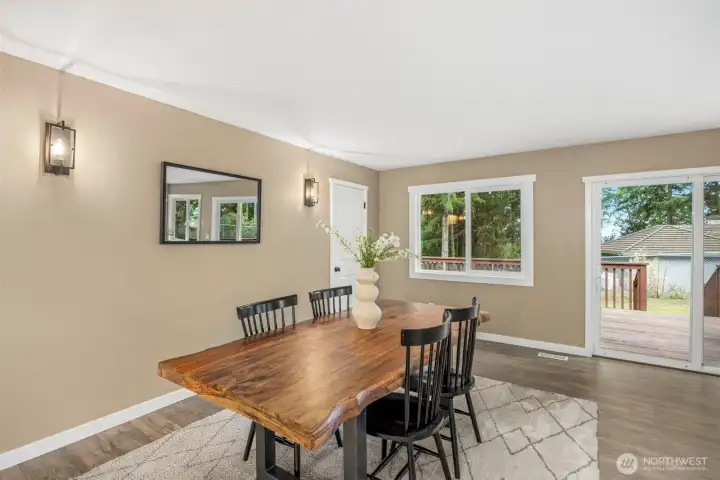 Dinning with slider to outside