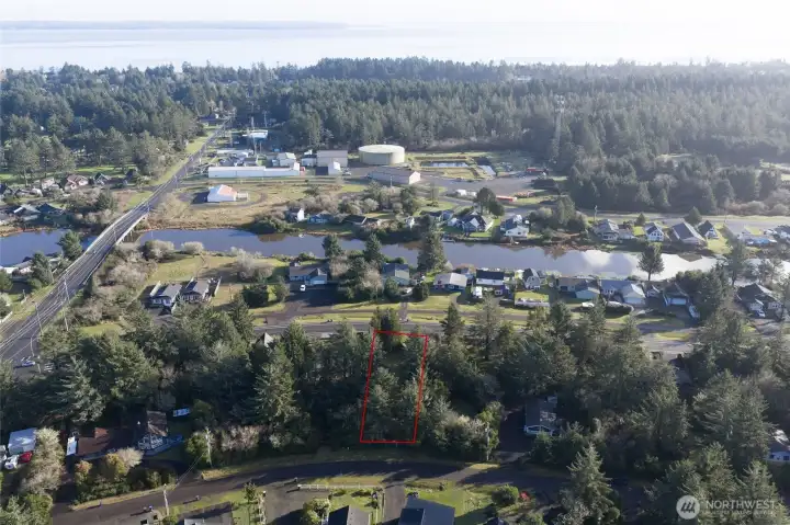 The Grand Canal, Duck Lake, and the bay are all a few minutes East of this location.