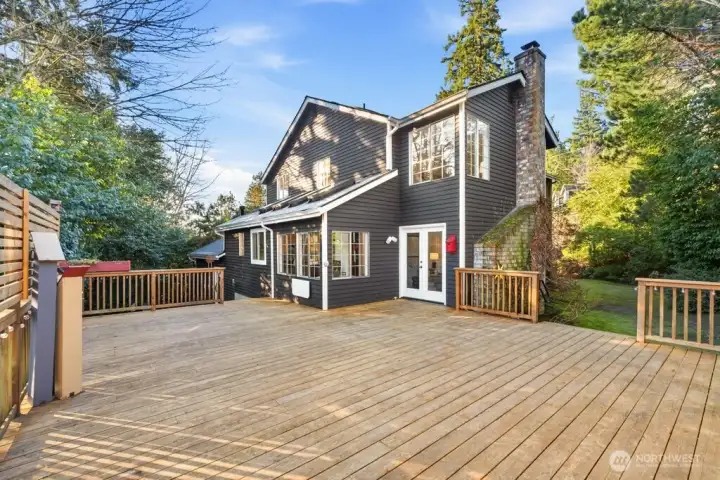 Large entertainment sized deck convenient to the kitchen and family room. Excellent for barbecuing, entertaining or relaxing.