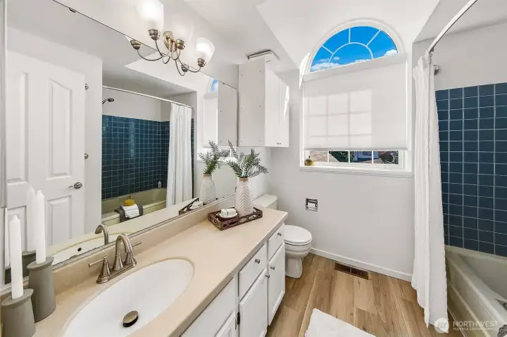 Full bath on the upper floor