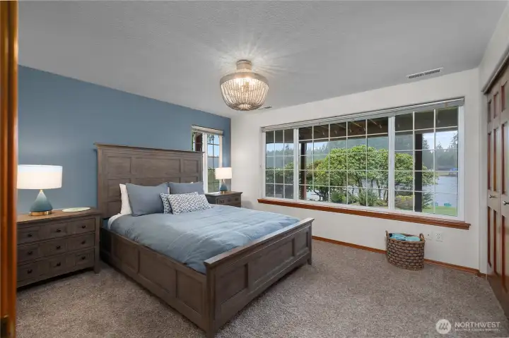 Bedroom 3 on the lakeside