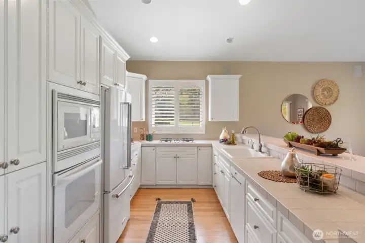 Kitchen with tlle counters.