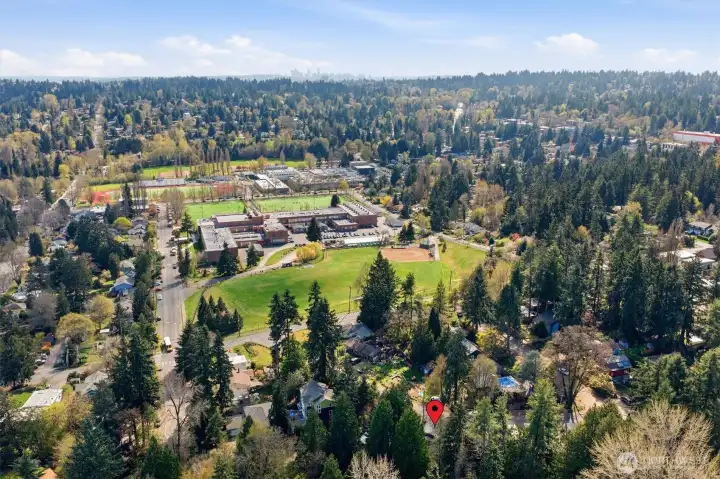 Short walk to Nathan Hale High School, Jane Addams Middle School, playfields and the Meadowbrook Community Center.