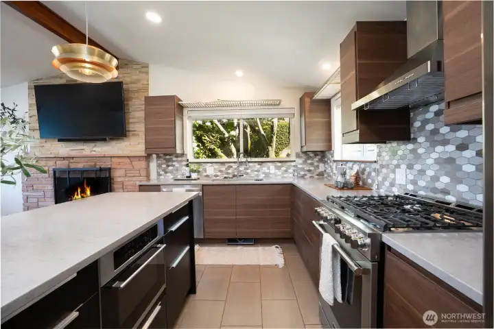 New Lighting, Gas Stove/Cooktop for Gourmet Meals, High Speed Fan, Microwave & Lots of Kitchen Storage...