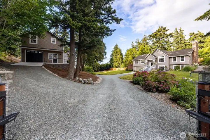 Private estate with a stunning main home and separate guest residence. Private estate with a stunning main home and separate guest residence.