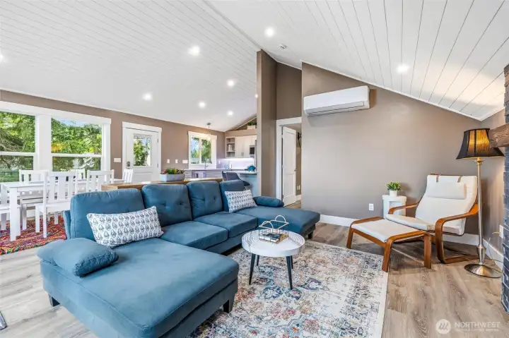 Relax in this inviting ADU with soaring ceilings and a fireplace. Relax in this inviting ADU with soaring ceilings and a fireplace.
