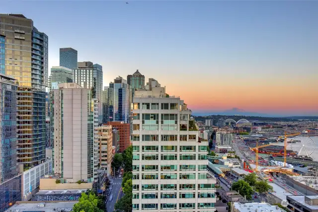 Rainier, The Wheel & the Sound all from the balcony!