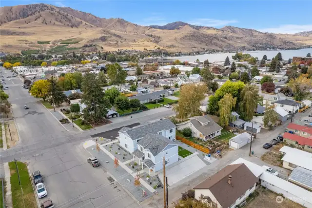 Located close to all of the stores, restaurants, and services of downtown Chelan