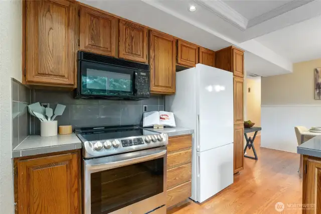 Kitchen w/ Eating Area