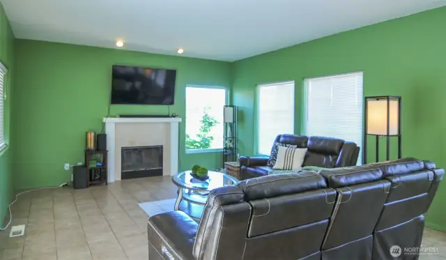 FORMAL LIVING AREA