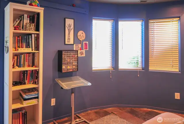 DEN / OFFICE AREA