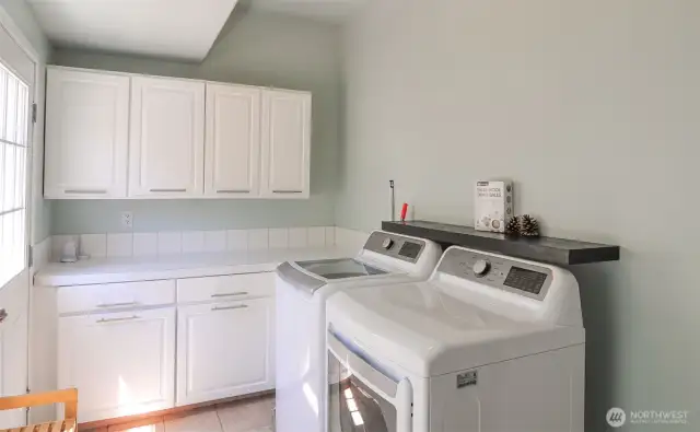 LAUNDRY WITH STORAGE