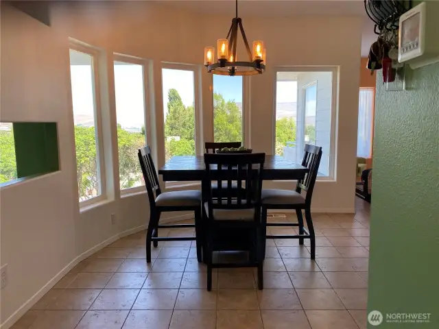EATING AREA