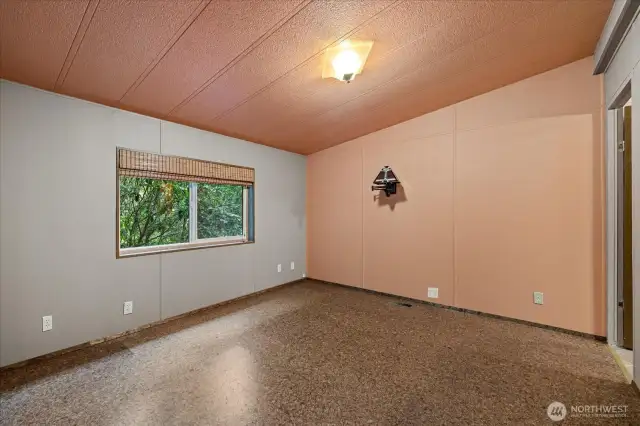 Guest/Rental home primary bedroom