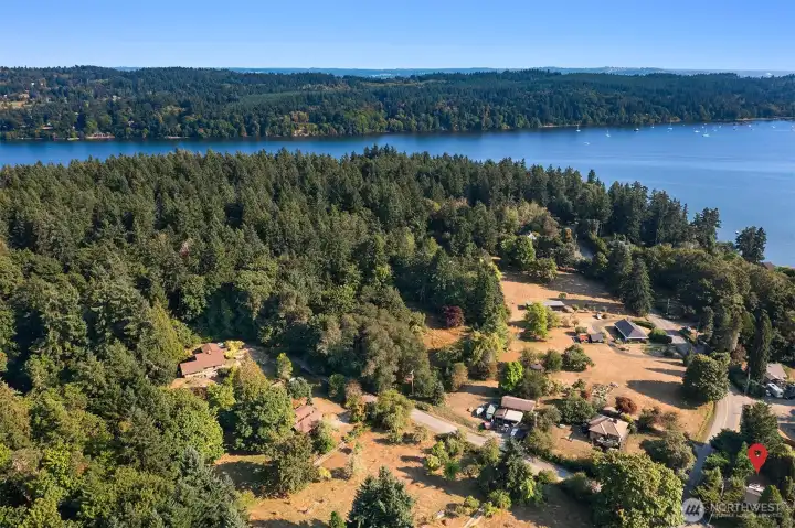 Burton Peninsula offers easy access to the historic Harbor Mercantile, the Burton Coffee Stand, Quartermaster Yacht Club, Quartermaster Marina and the Jensen Point boat launch and rowing club facilities.