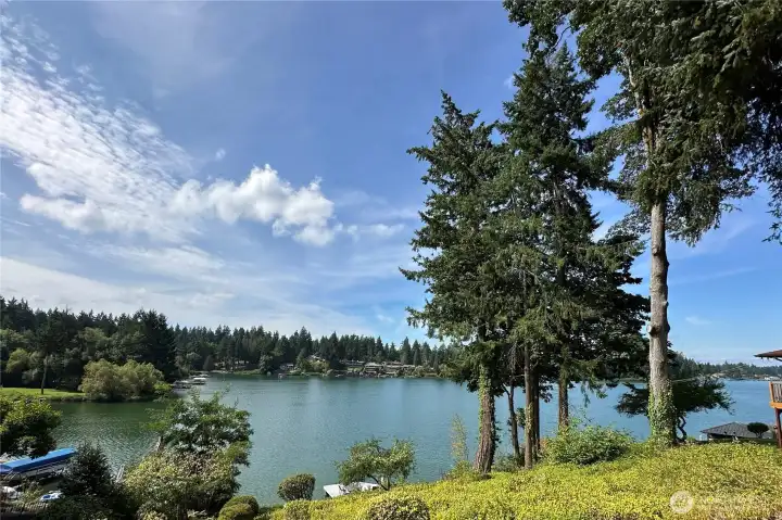 Breathaking western exposure views on Lake Steilacoom, get ready for amazing sunsets!