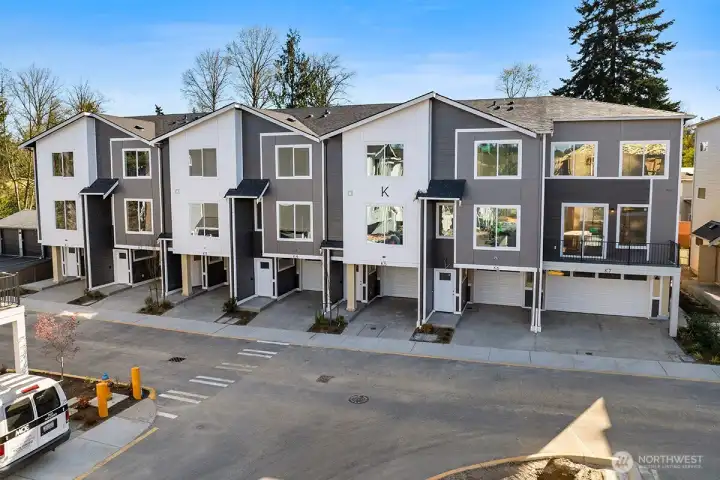 Photographs are for illustrative purposes only. Features, finishes, interior/exterior colors, landscaping and floorplan shown may vary from actual homes built