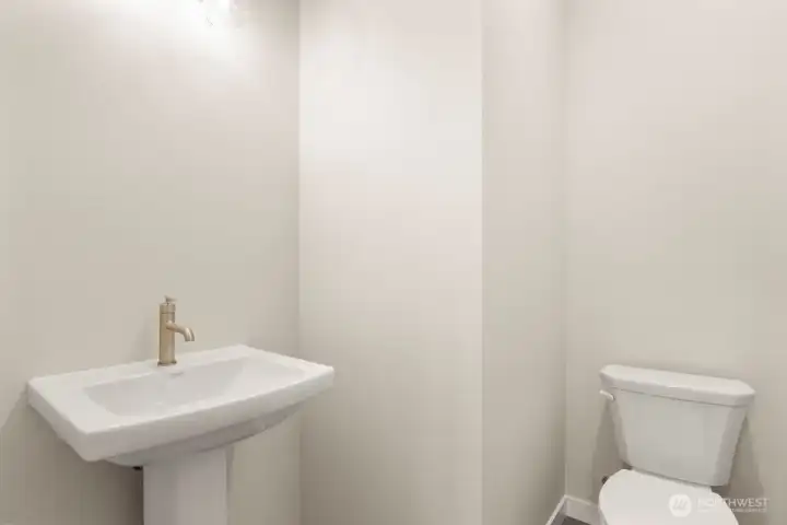 Photographs are for illustrative purposes only. Features, finishes, interior/exterior colors, landscaping and floorplan shown may vary from actual homes built